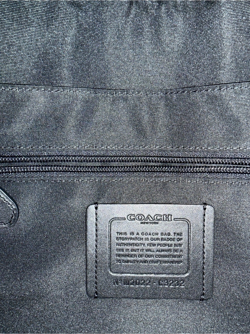 Unisex Coach Black Signature Messenger Tote with Adjustable Strap - Picture 3 of 4